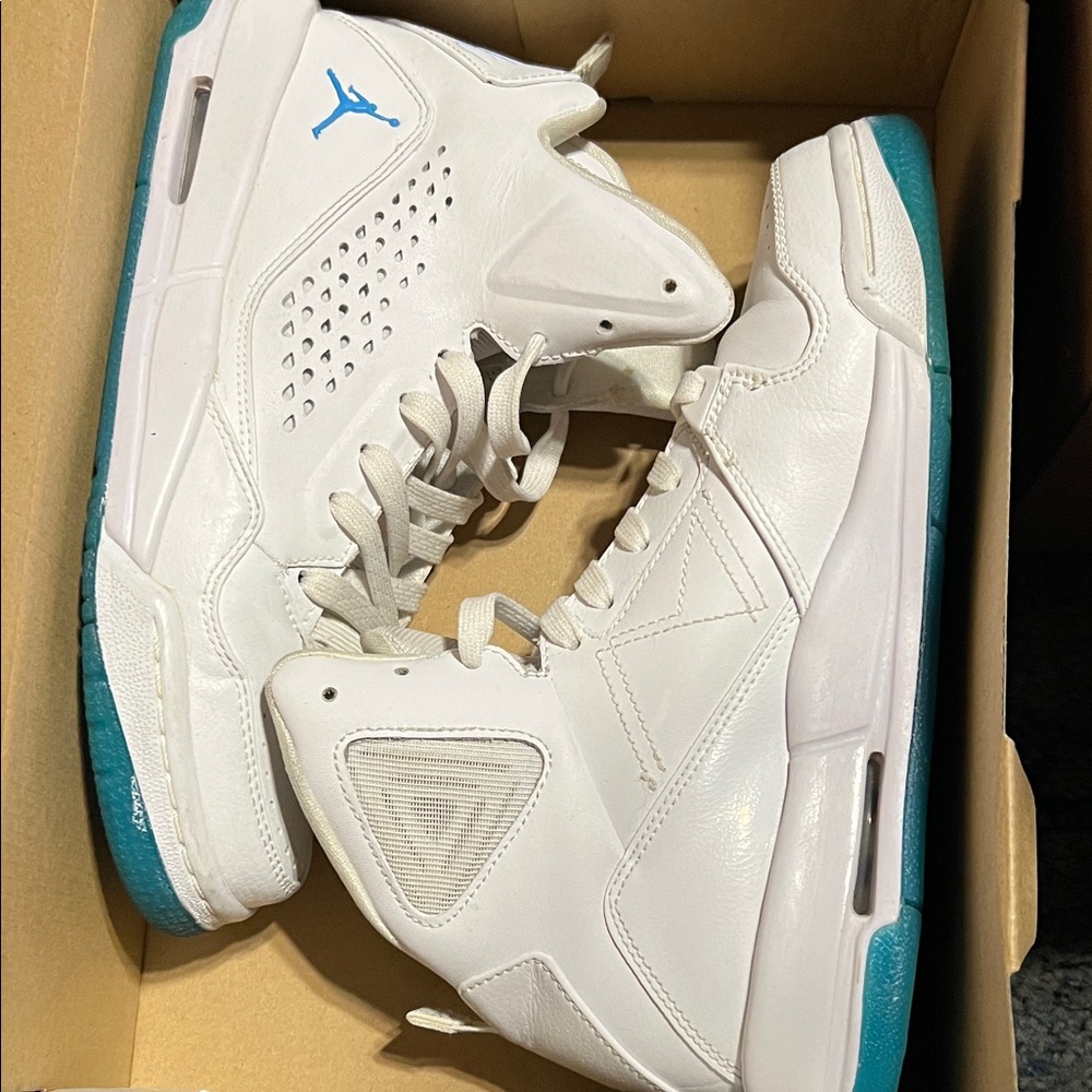 Jordan SC-3 PREM White and powder blue